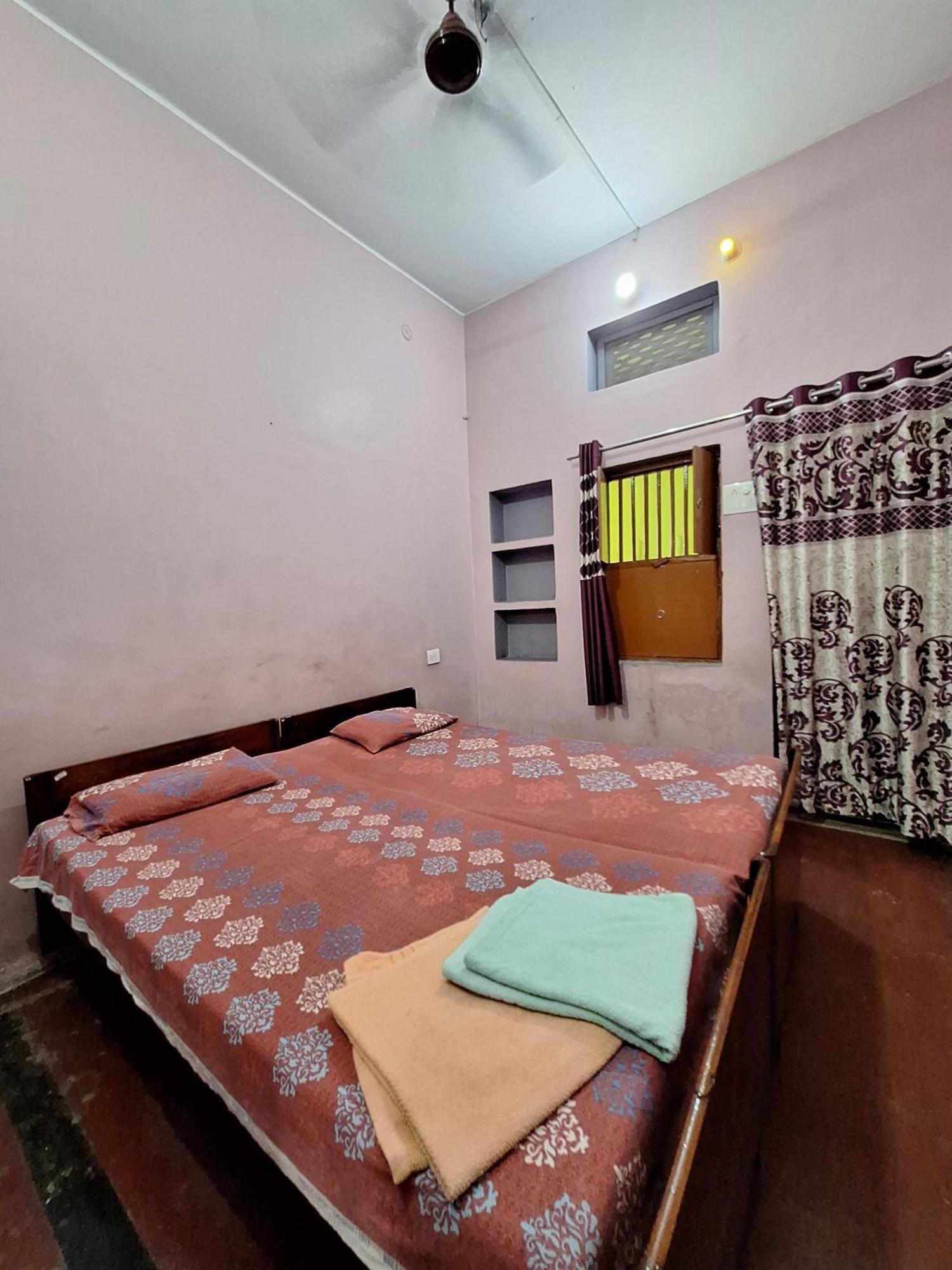 Vishnu Rest House Varanasi Eksteriør bilde