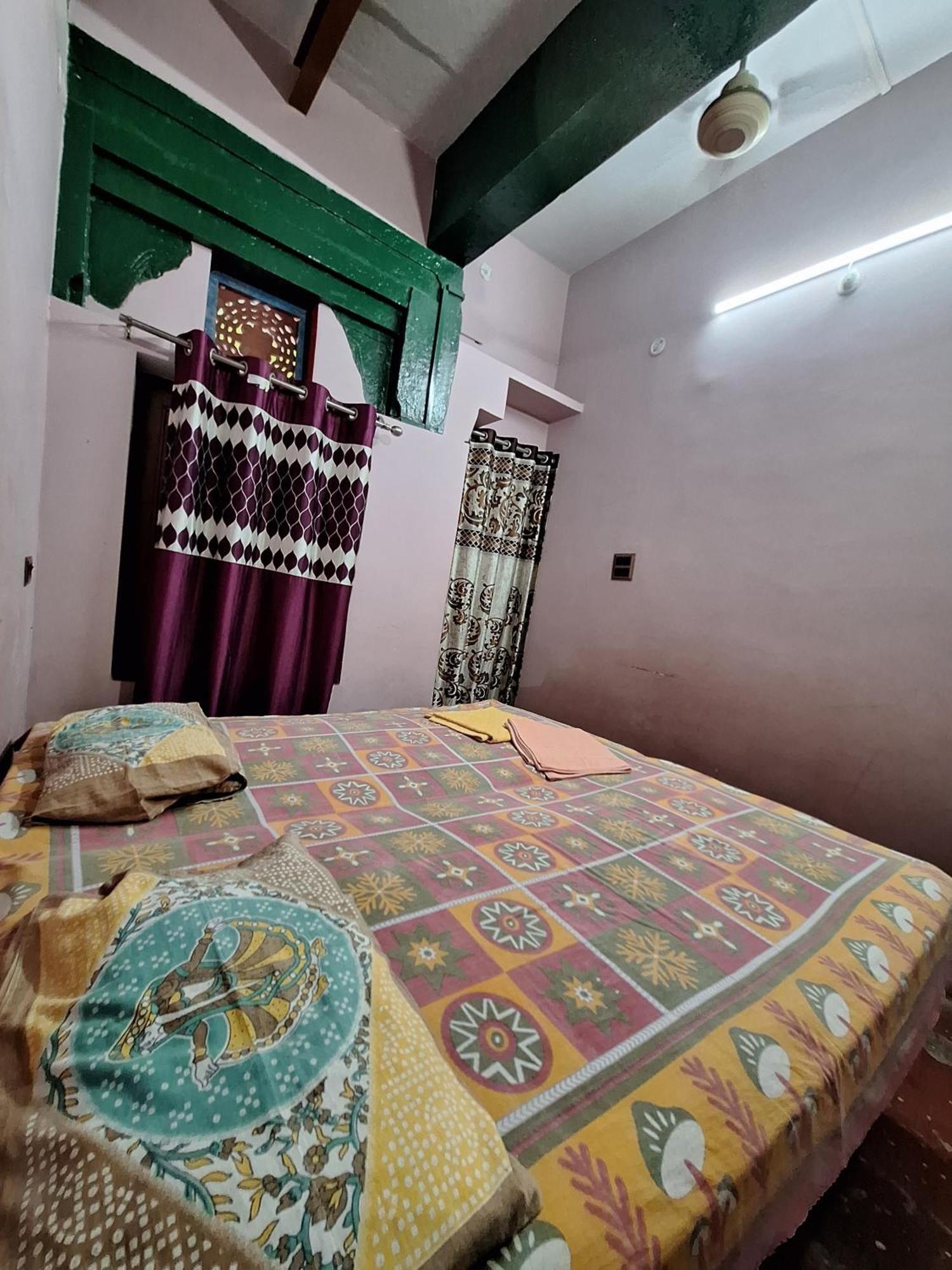 Vishnu Rest House Varanasi Eksteriør bilde