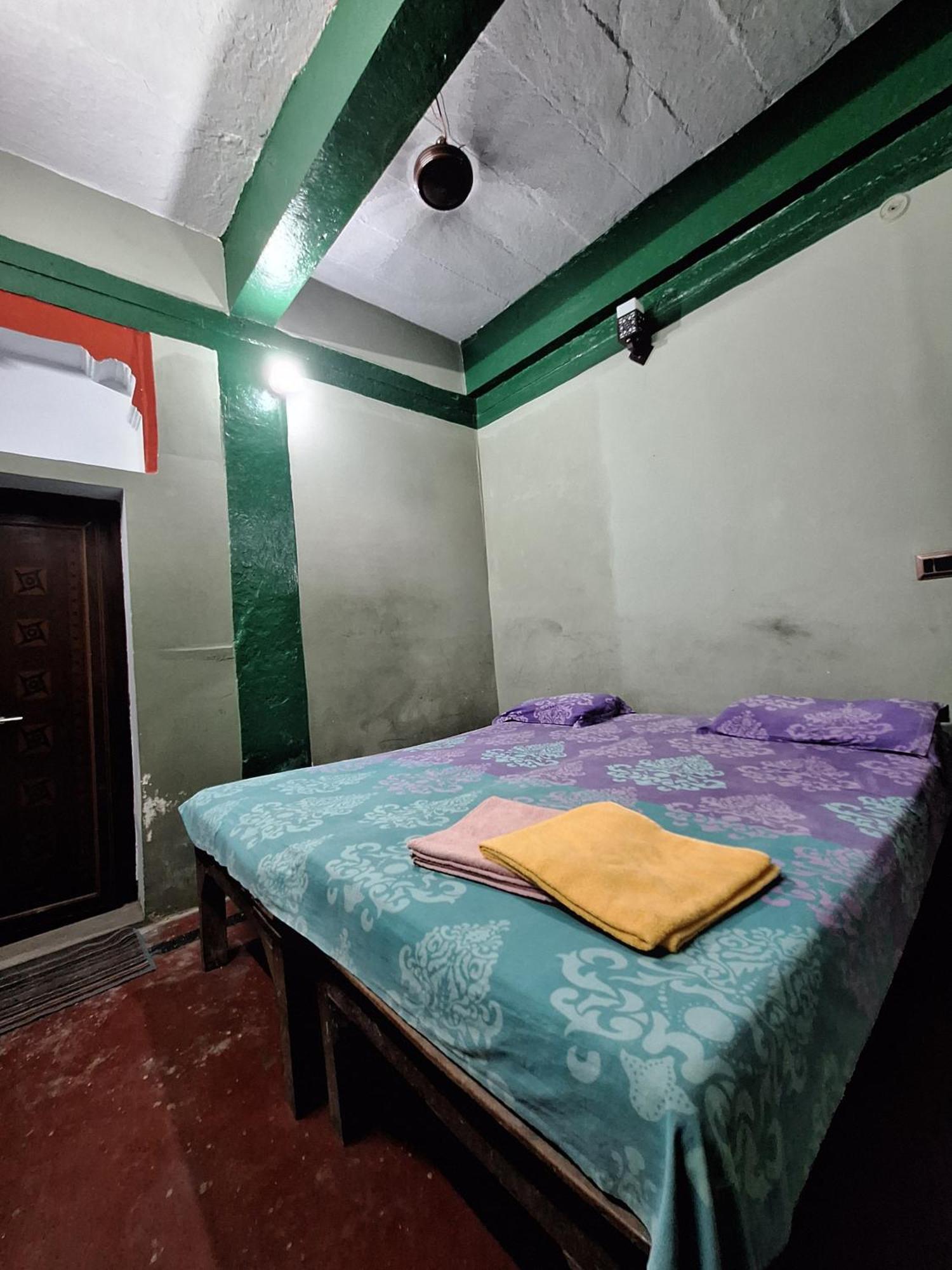 Vishnu Rest House Varanasi Eksteriør bilde