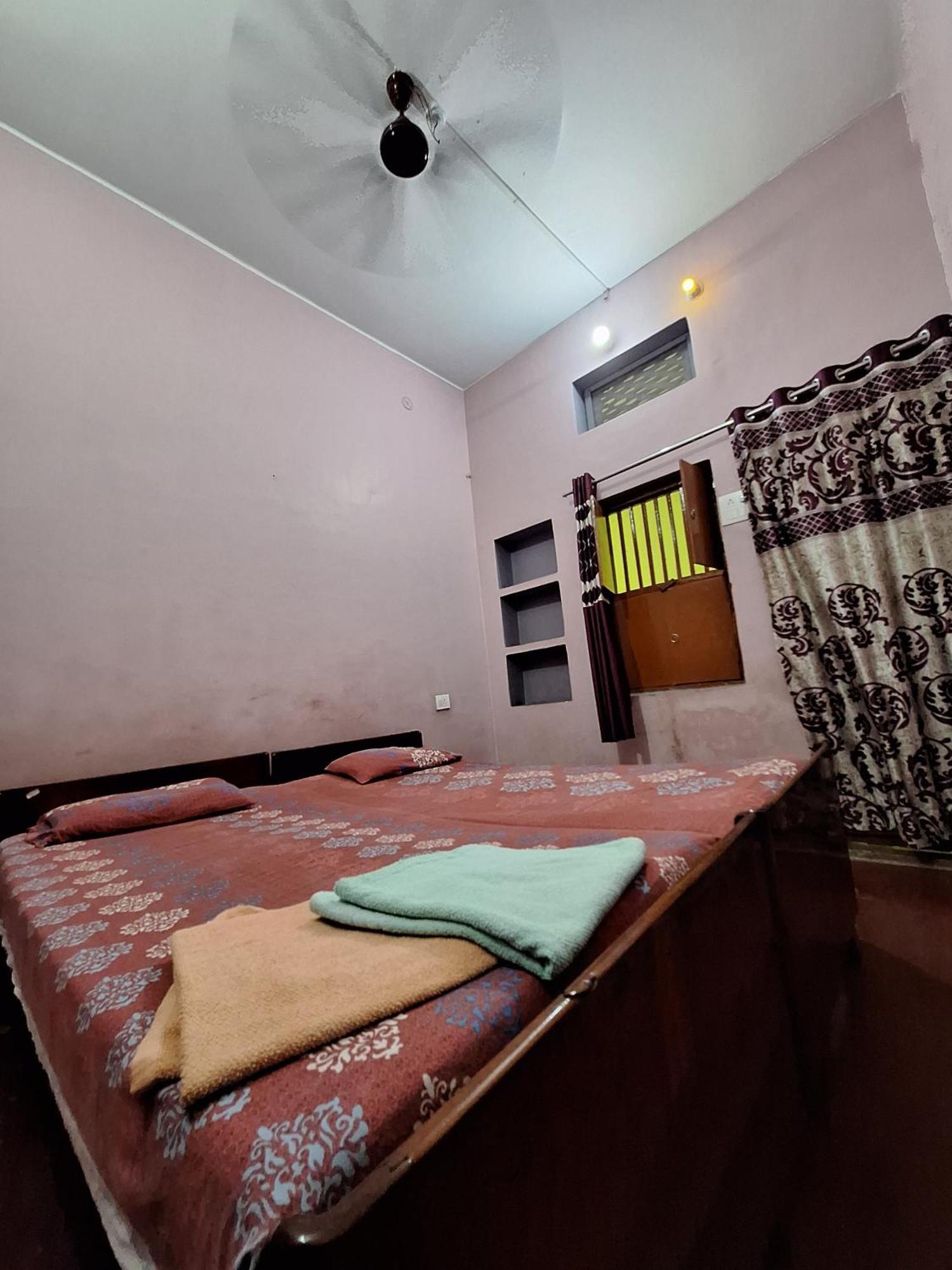 Vishnu Rest House Varanasi Eksteriør bilde