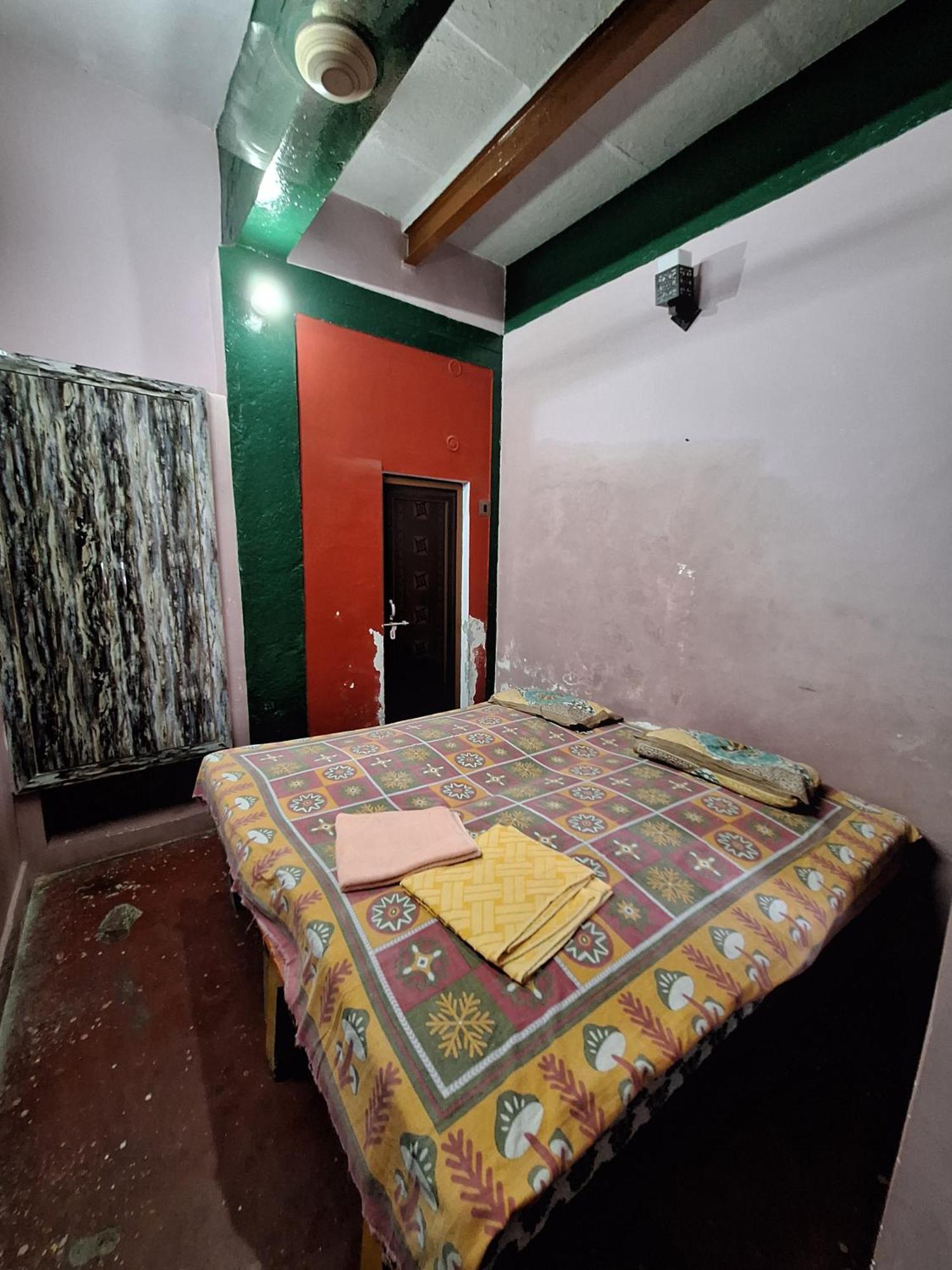 Vishnu Rest House Varanasi Eksteriør bilde